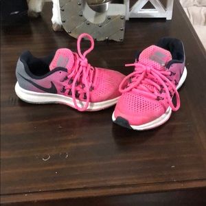 Nike youth pegasus zoom size 1y